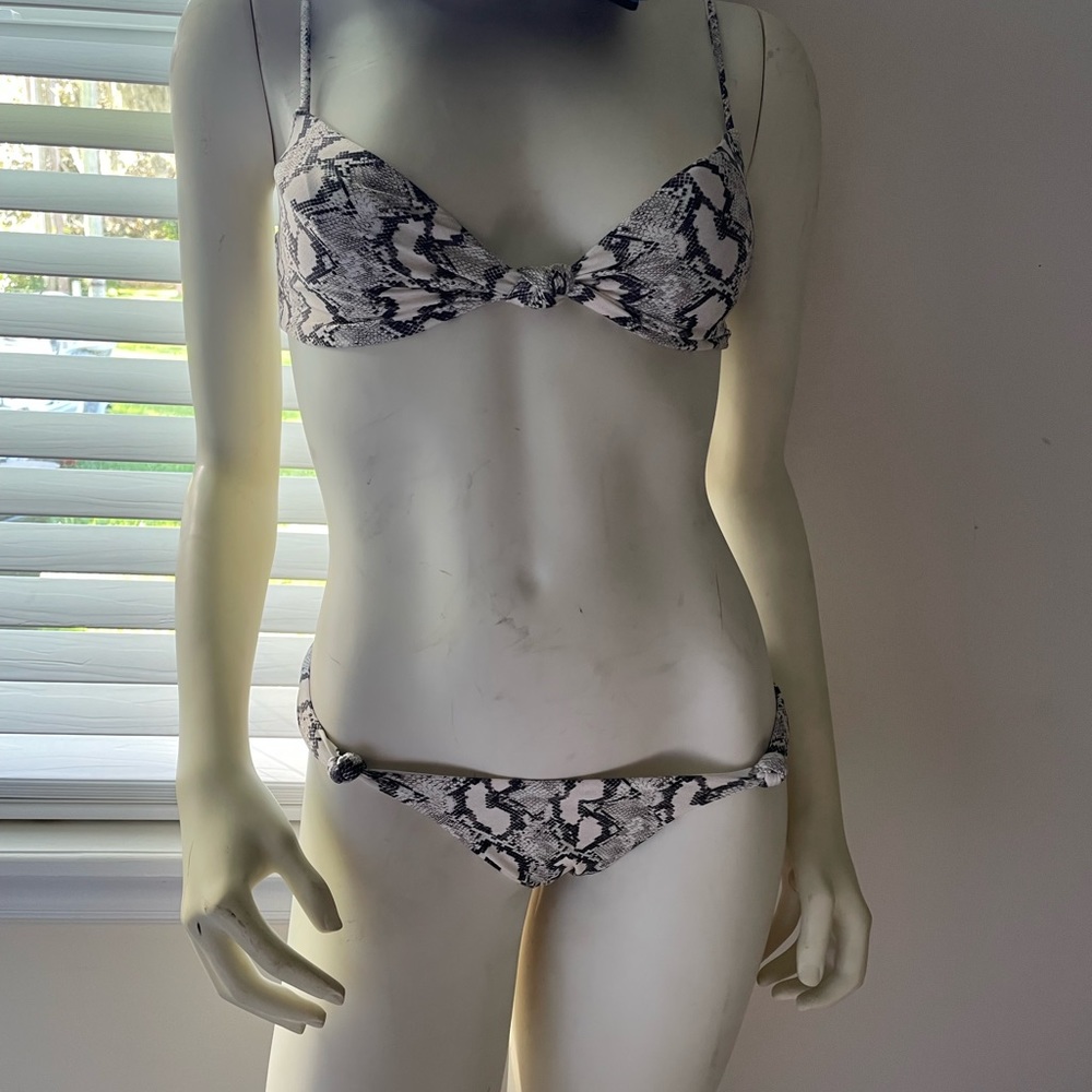 Vix Snake skin bathing suit Med